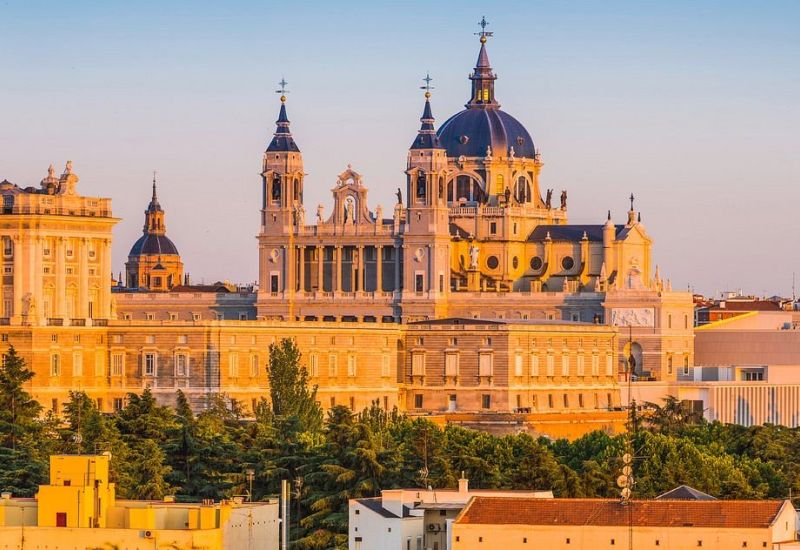 Baştan Başa İspanya Turu THY İle Kurban Bayramı Özel 7 Gece 8 Gün 2026  AGP - VLC